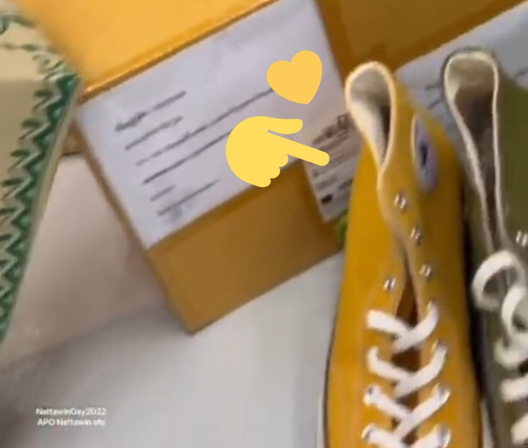 KPMP_sum's tweet photo. I sent yellow high-top sneakers to Apo for his birthday and saw him wearing them today. It looks really good on you. Thank you for wearing my gift well. You are a wonderful person who thinks of fans. I'm so happy to be your fan. 😭😭💛💛💛💛💛
#apocolleagues 
@Nnattawin1 https://t.co/pxZWcoixS4