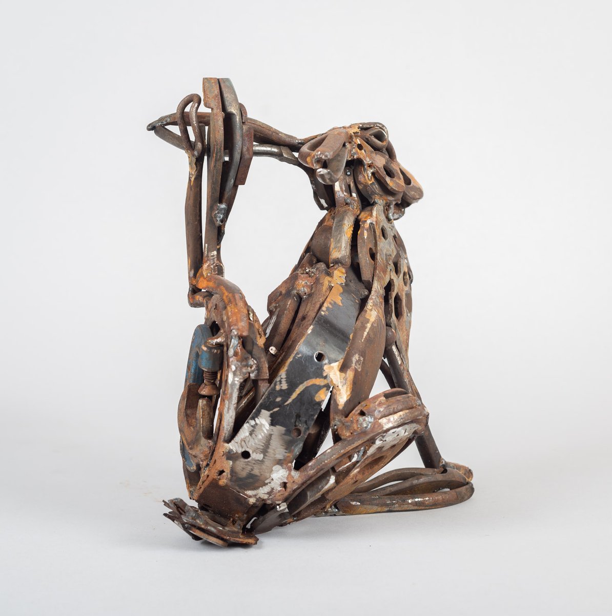 HarrietMead1's tweet photo. Itchy Ear, a recent piece, looking for a home. I made this just for fun, as I needed to regroup before getting back to my commissions. #haresculpture #metalart #wildlifeart #recycledart https://t.co/rAB15XqEY0