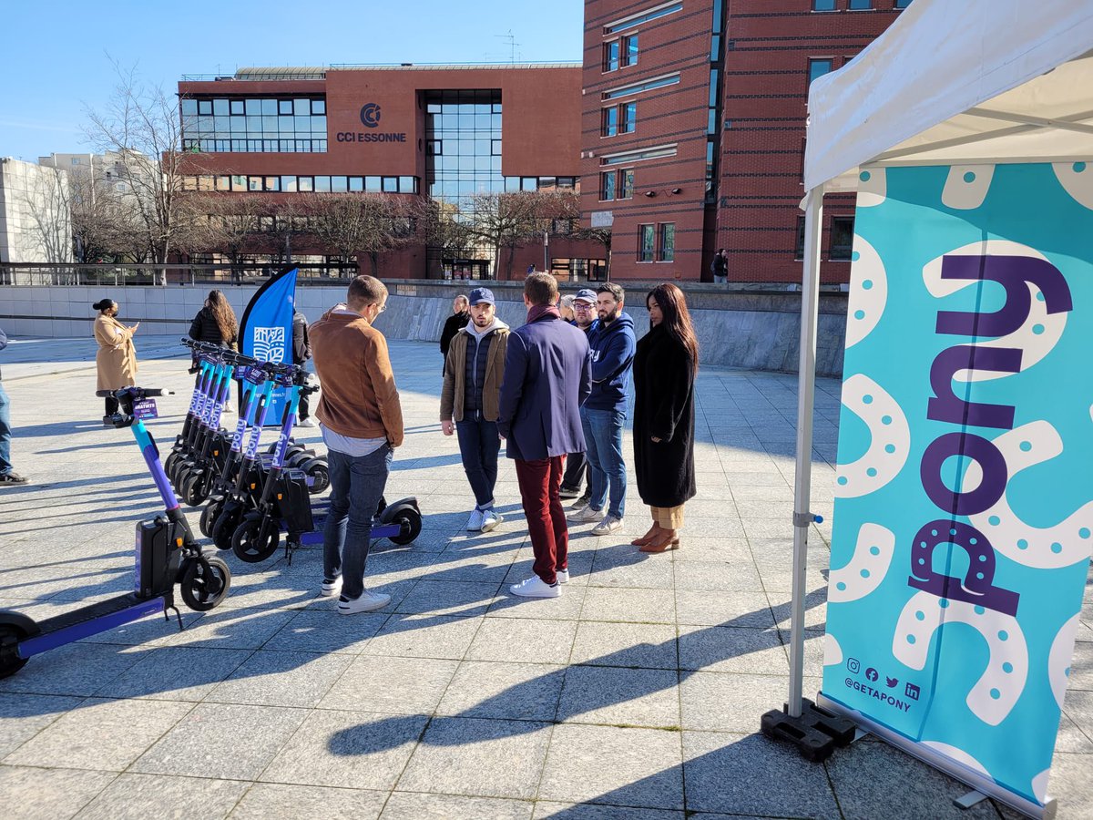 eggarorlop's tweet photo. Lancement officiel des 250 "Pony" réparties sur toute la ville, pour une expérimentation d'un an. Offre par trajet ou abonnements, avec un forfait solidaire.
Un mode de déplacement accessible à tous, à tester et adopter!
#mobilites
@VilledEvryCourc
@getapony
@LucasMeslin
@d_badia https://t.co/zMI3e6tbYg