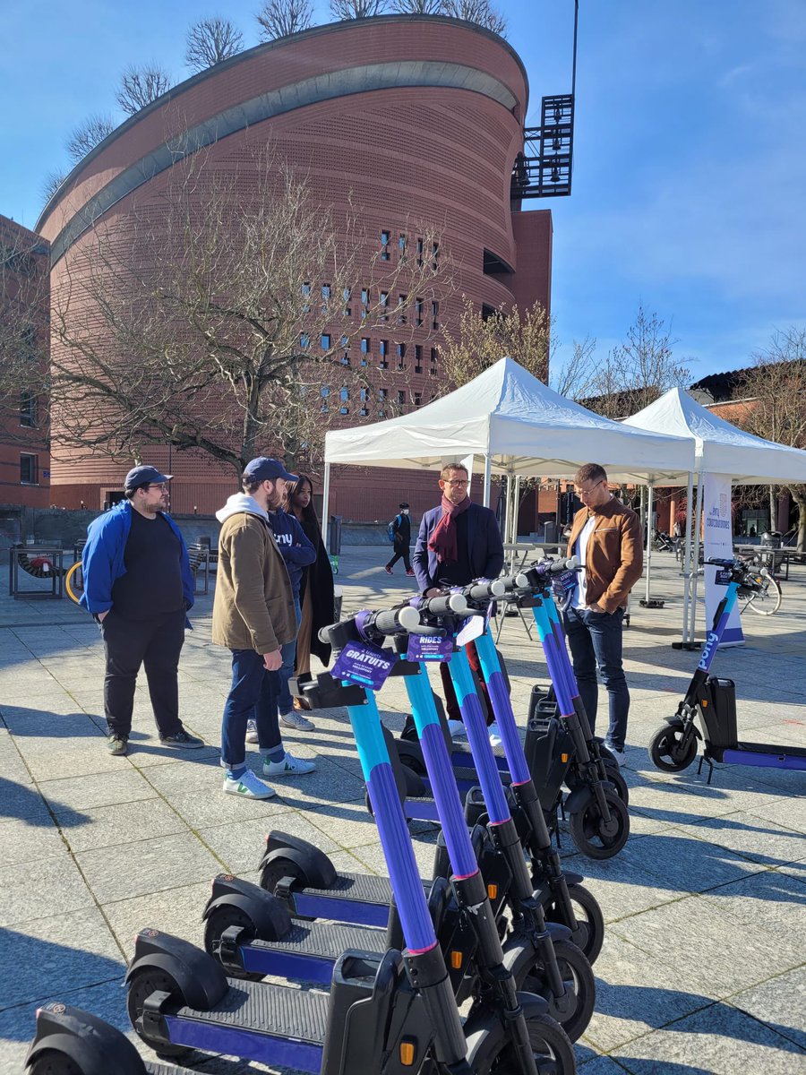 eggarorlop's tweet photo. Lancement officiel des 250 "Pony" réparties sur toute la ville, pour une expérimentation d'un an. Offre par trajet ou abonnements, avec un forfait solidaire.
Un mode de déplacement accessible à tous, à tester et adopter!
#mobilites
@VilledEvryCourc
@getapony
@LucasMeslin
@d_badia https://t.co/zMI3e6tbYg