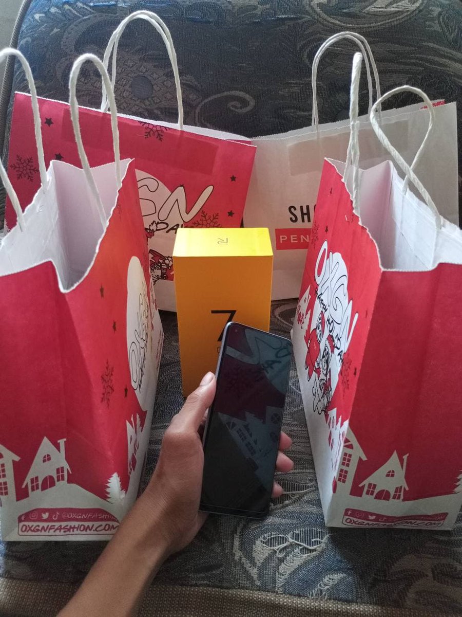 PlayMining_SG's tweet photo. ✨The story of Jken21 from Philippines✨

I'm a student who grew up in a poor family. I don't have money to buy a cell phone. I'd just use the phone from school. However, Thank you to play to earn reward, I bought my brand new cell phone for the first time in my life. #DEP_ESG https://t.co/EZqTvYNmm0