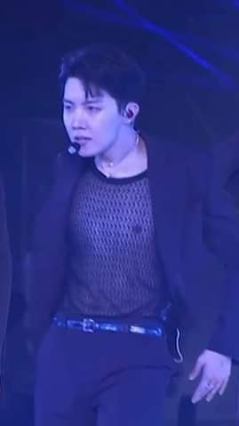 kylmaxinne's tweet photo. Omg jhope your 🫣 https://t.co/hxId8dNsxv