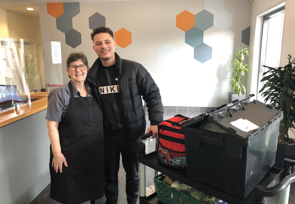 The @TomlinsonCentre made its final Meal Hub delivery today marking nearly 95K hot meals delivered to vulnerable people during the pandemic.👏 Thank you to everyone involved in this incredible feat! 📸 Jill Hudson, Assistant Catering Manager, and Elliot Renford, Hackney Courier