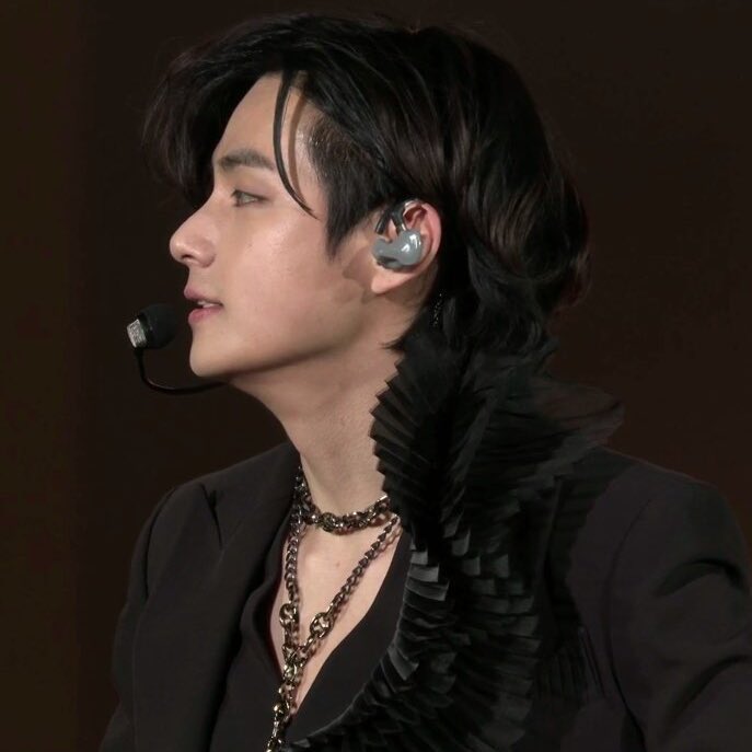 taetaethinker's tweet photo. this taehyung is just the prettiest thing to ever exist https://t.co/TXknJv8woo