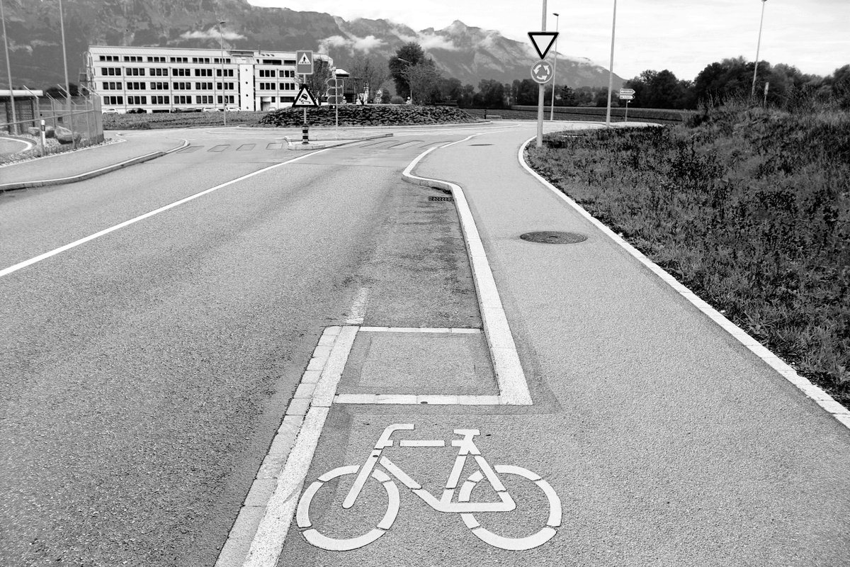 Nach langer Diskussion haben die Landtagsabgeordneten das Postulat zur Umgestaltung der Motorfahrzeugsteuer in ein Road- Pricing-System knapp überwiesen. Damit wird das Thema für Liechtenstein geprüft, so wie es stiftungzukunft.li 2020 angeregt hat. Wir sind gespannt.