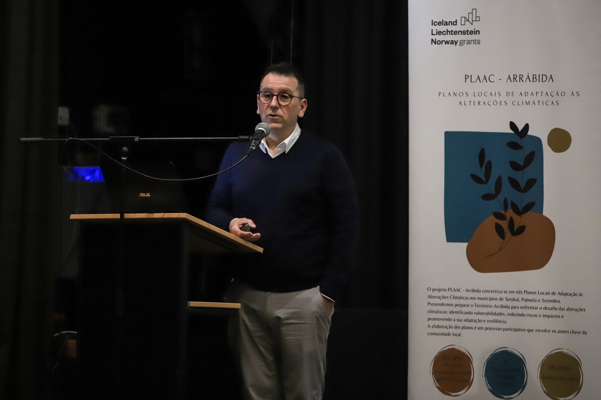PLAAC_Arrabida's tweet photo. ⛈🔥💦🌊 O PLAAC apresenta aos dirigentes municipais de @munsetubal, @CMPalmela e @CMSesimbra os principais perigos climáticos atuais e futuros que afetam o território #Arrábida. 

Saiba mais em👉 https://t.co/ydXC5SZCaf…

Projeto financiado pelo #EEAGrants. Fotos: CMS https://t.co/YQmEfMe64S