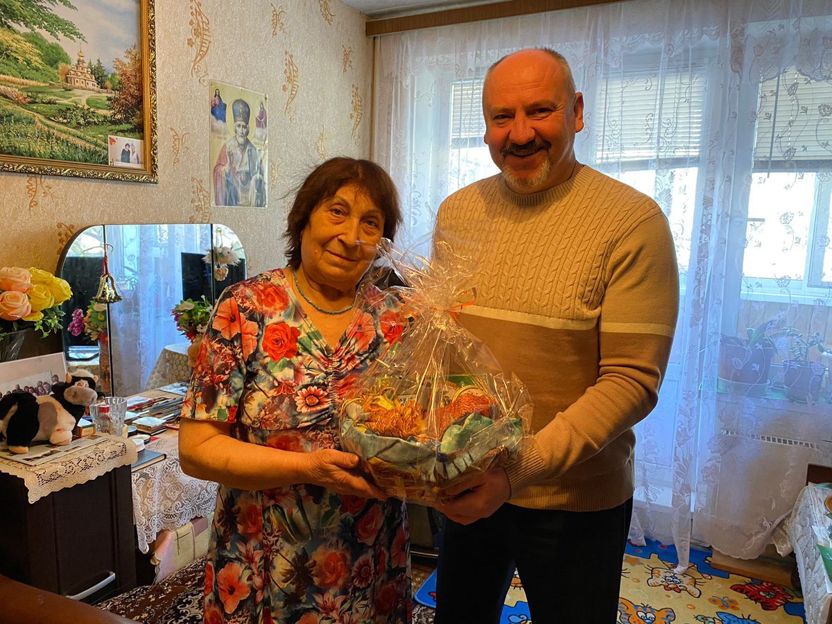 Поздравил Галину Сергеевну с днём рождения. Мы очень давно с ней знакомы. Она всегда была и остаётся нашим активным жителем и помощником.