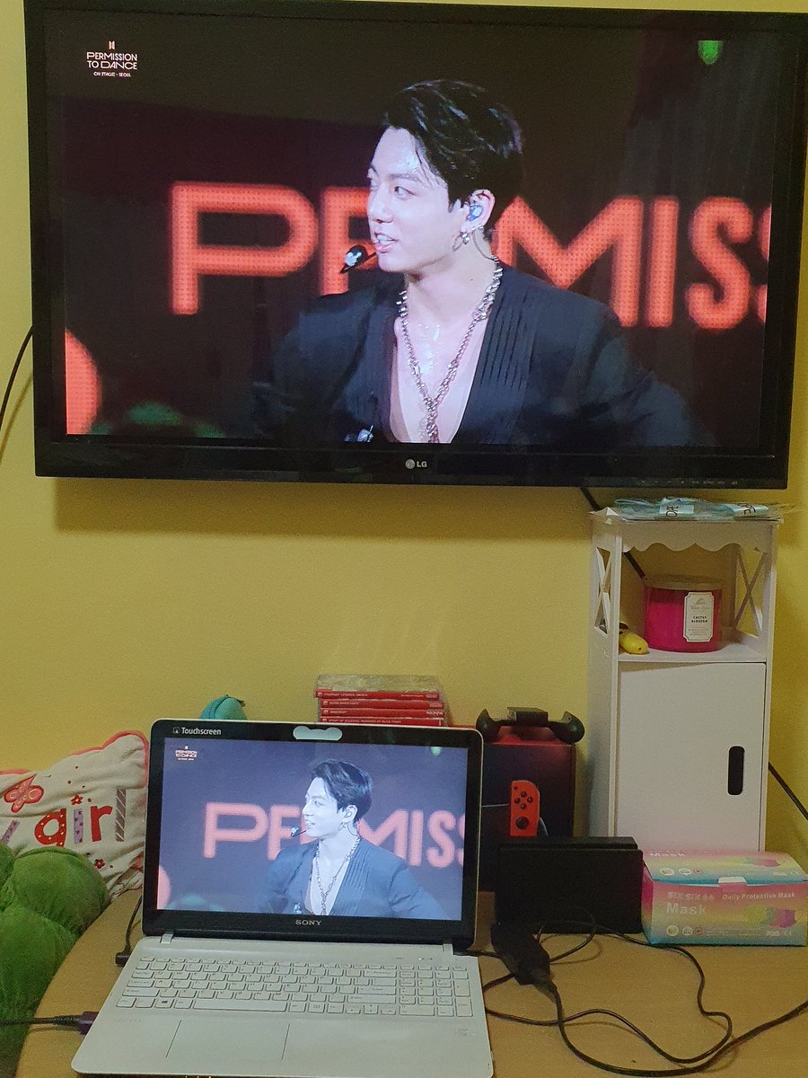 zamhera's tweet photo. gwapo!! #Jungkook #PermissionToDanceOnStageSeoul https://t.co/LrlvAqGvPK