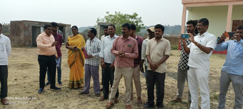 ksuwssb's tweet photo. ಬೀದರ್ : ಇಂದು ಜಿಲ್ಲೆಯಲ್ಲಿ ಕಾರ್ಮಿಕರಿಗೆ PMSYM ಯೋಜನೆಯ ಕುರಿತು ಅರಿವು ಮೂಡಿಸಲಾಯಿತು.
"ಅಸಂಘಟಿತ ಕಾರ್ಮಿಕರಿಗೆ ಪಿಂಚಣಿ ಯೋಜನೆ"
ಹೆಚ್ಚಿನ ಮಾಹಿತಿಗಾಗಿ ಸಂಪರ್ಕಿಸಿ ಕಾರ್ಮಿಕ ಸಹಾಯವಾಣಿ 155214 ಅಥವಾ https://t.co/6PyvdZ2ddt
#PMSYM #Pensionweek #Unorganized https://t.co/XPdlZQPeR0 https://t.co/JA0OQ3Yadi