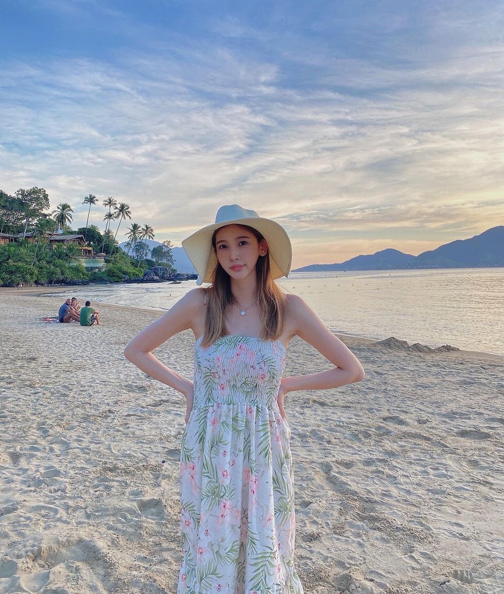 Cognac166's tweet photo. Haven't been to the beach for a long time, miss summer https://t.co/4sWTd2cIaA