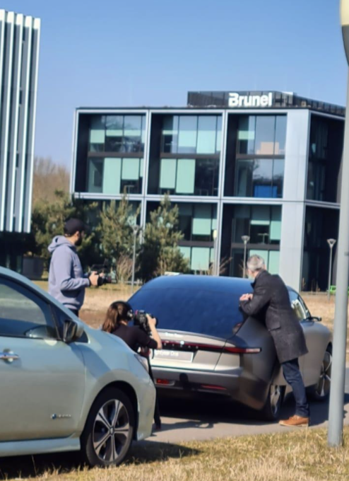electricfelix's tweet photo. Spotted by @gaugericus
Live photo shoot on the road with an unplated @lightyear_cars ONE
#lightyearone
#hightechcampus
⚡️⚡️⚡️
@hightechcampus https://t.co/lGJBfeTSLo