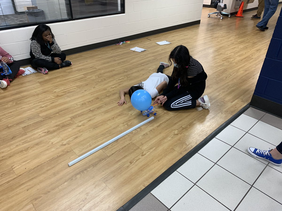 Kirkland_edu's tweet photo. @AstridNovak class got to test and refine the design of their ballon powered rocket cars to see if they could get them to travel further than 1 meter and in a straight line! https://t.co/8csHBY6knL