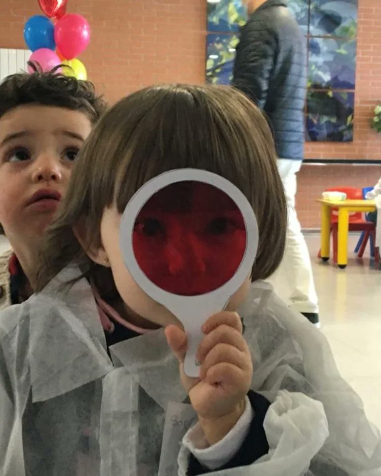 LosTilosColegio's tweet photo. Así de bien lo pasamos en la actividad de Pequeciencias el pasado sábado con una mañana de experimentos en familia. #TalentoSTEAM https://t.co/g6WjlcBQf4