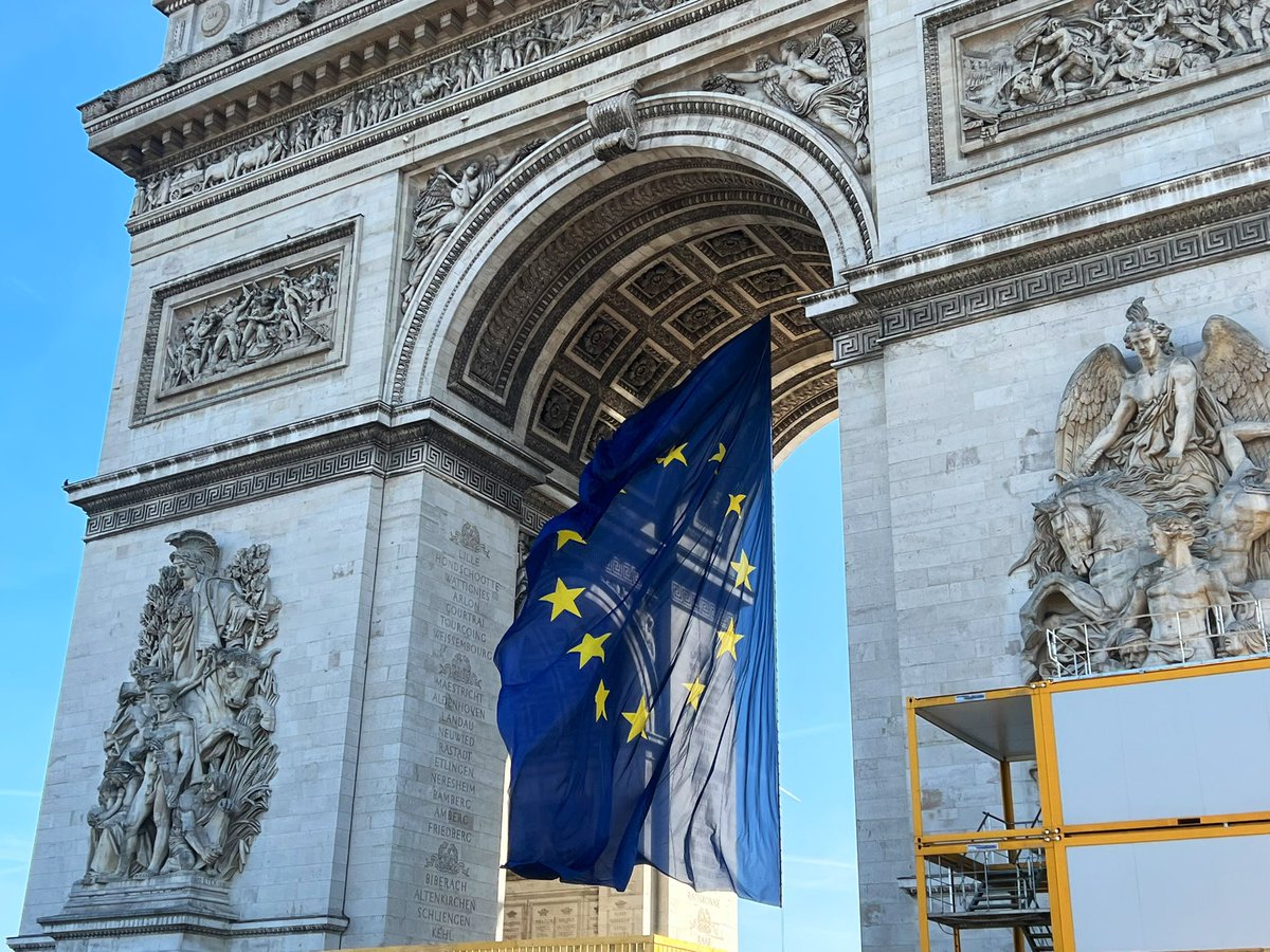 Emmanuel Macron aime humilier la nation française. La preuve : il récidive.