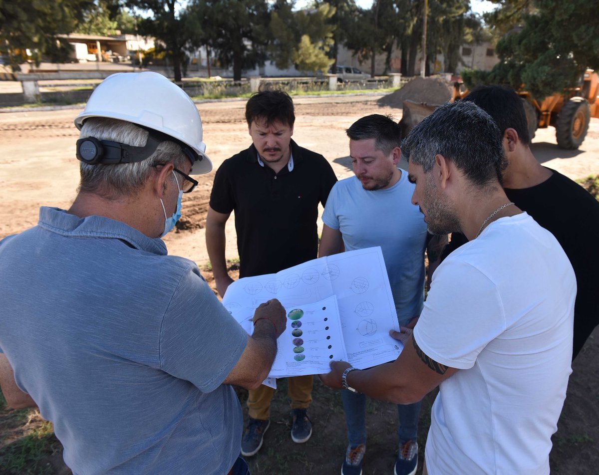 pabloromera's tweet photo. Con @TomasMarisco y su equipo fuimos al Parque Independencia para ver cómo avanzan los trabajos de remodelación y puesta en valor.
La obra prevé una inversión de más de 30 millones de pesos que transformarán a este hermoso espacio público en un lugar más agradable e inclusivo. https://t.co/7a2iSVP18a