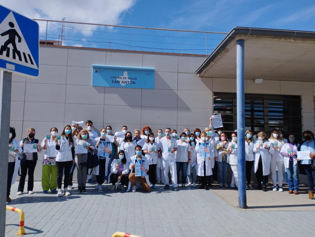 CS_SanAnton's tweet photo. Hoy hemos vuelto a manifestarnos:sanitarios , administrativos y pacientes a las 12 en el @CS_SanAnton del @Area2Cartagena para reivindicar más recursos para AP, porque +AP es + SALUD@ @smumfyc @cesmmur @UsuariosanidadM https://t.co/18oiT1N8si