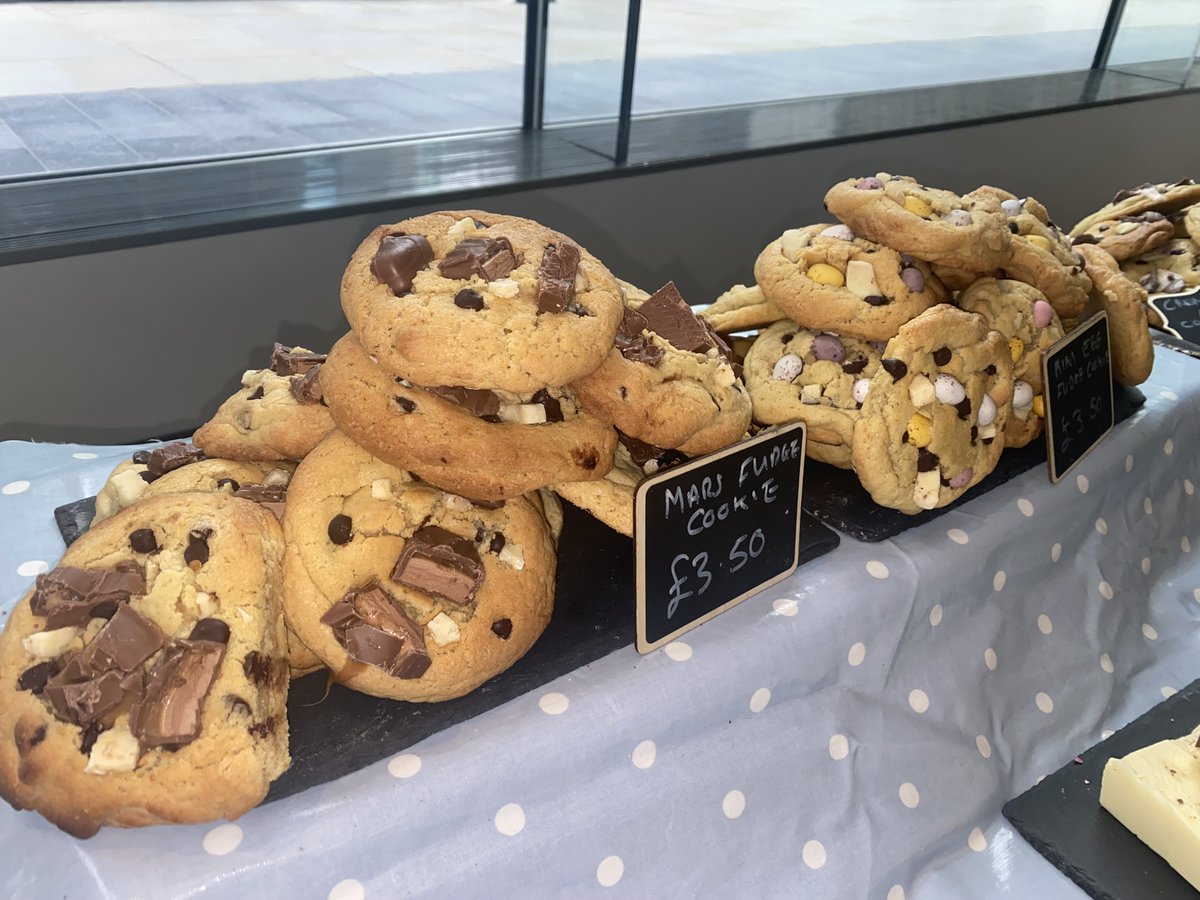 70marklane's tweet photo. Today we have @Jacksbakery_  joining us here in reception. He has a selection of his best cookies and fudges for you to enjoy 🤩 Jack will be here till 3pm today... you don't want to miss out!! #Food #cookies #fudge #yummyfood #deliciousfood https://t.co/ESYlt2d2d2