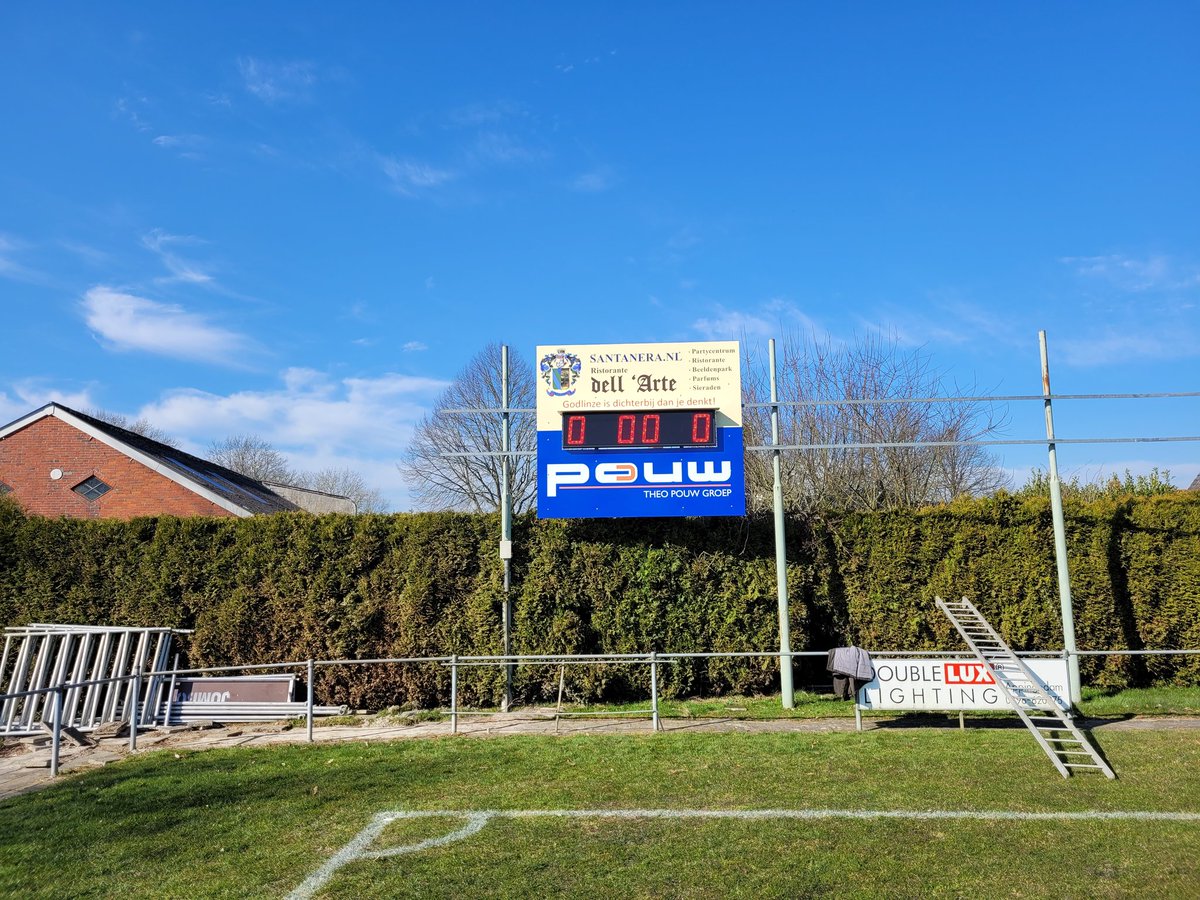 Ons nieuwe scorebord bij ons hoofdveld. Is mooi geworden.  Dank <a href="/TheoPouwGroep/">Theo Pouw Groep</a> <a href="/Eemsdelta/">Gemeente Eemsdelta</a> ( dorpsbuget) #dellarte #santanera