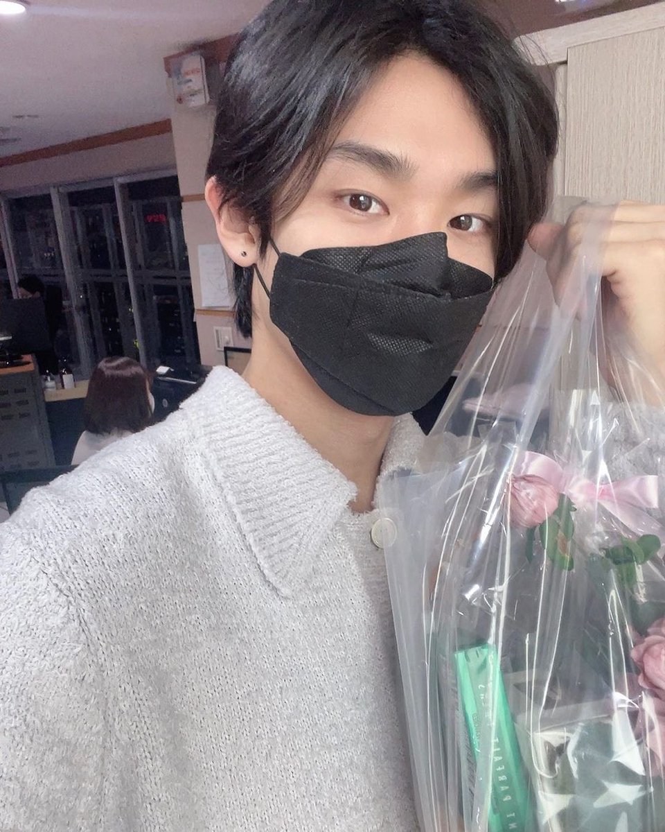 LifeDemian's tweet photo. [Music Access Arirang Ig update]👑 10.03.2022

'#MUSICACCESS
#TMB_Text_Me_Back com #DEMIAN 🍊

Recebi muito amor dos fãs‼️ #DEMIAN está aqui 😚

Quando perguntado por LEX e DEMIAN, por favor envie uma resposta em tempo real🙌

Venha ao MA agora🤗 
+ https://t.co/AqkCyZWabF