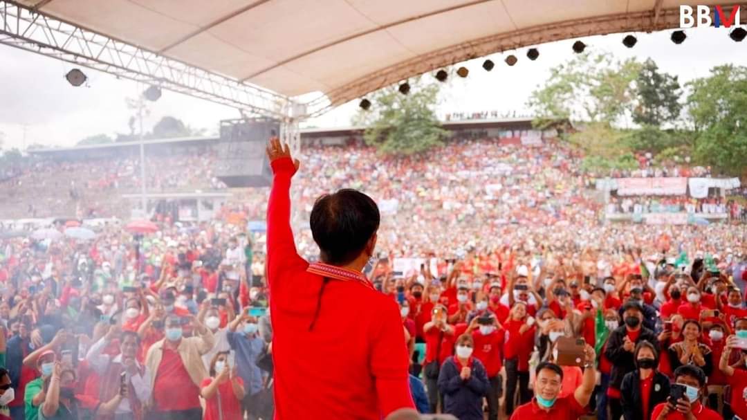 manilabulletin's tweet photo. LOOK: Thousands of supporters gather as Presidential candidate Ferdinand "Bongbong" Marcos Jr. visits Tabuk City in Kalinga Province on March 9, 2022. On a Facebook post, Marcos Jr. mentioned 
"Agyamanak iti ayat ken suportayo, apo!" https://t.co/ZpLjCJJxMT