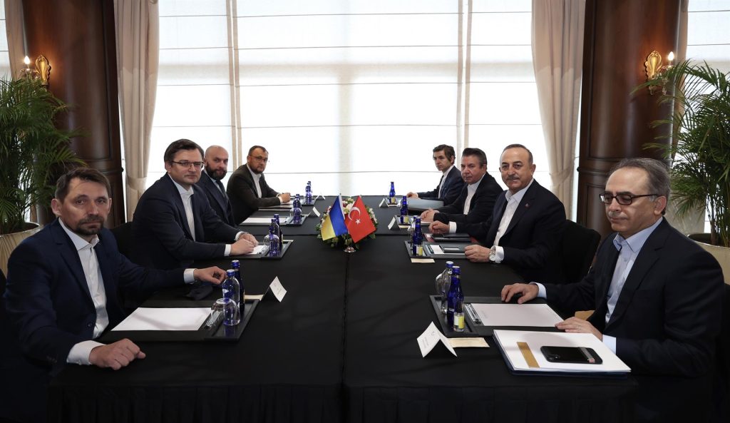 SoyNuevaPrensa's tweet photo. Día 15 de invasión: Primera negociación de alto nivel entre Rusia y #Ucrania - https://t.co/mVzAzmYQAy
#SoyNuevaPrensa #Antalya #Dimitro #Internacional #Kuleba #Lavrov #Redaccion #Serguei #Featured #Global https://t.co/2olHZ4jgKP