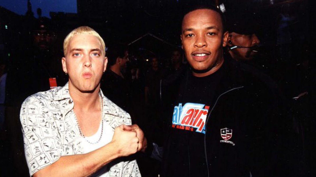 Kulturlesite_'s tweet photo. Il y a 24 ans jour pour jour, Dr.Dre prenait le risque de signer un rappeur blanc nommé Eminem...

« Aucune maison de disque n’était intéressée. Personne ne voulait d’un rappeur blanc, ils étaient tournés en ridicule par tout le monde. »

La suite appartient à l'histoire. https://t.co/LPSiDBUozk