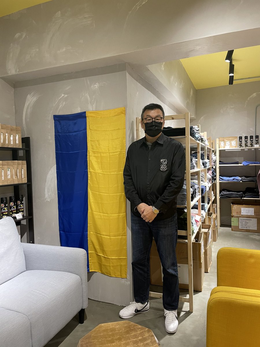 🇭🇰💛🇺🇦

HongKongers stand with Ukrainians💛💛