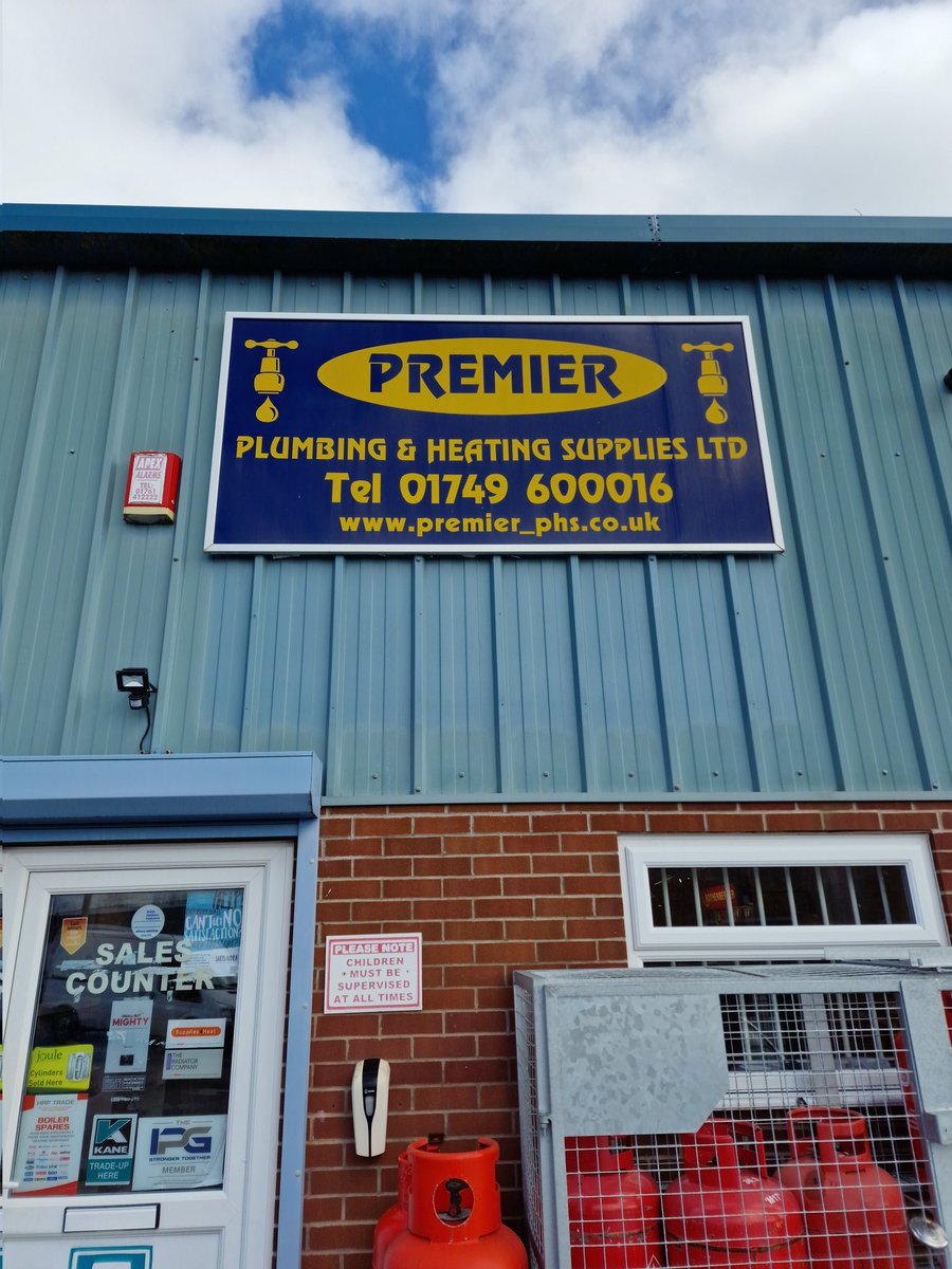 Salamander_Sean's tweet photo. The MARCH MEGA MAINSBOOSTER MONTH continues this lunchtime at @PremierPlumbin1 #Wells Martin and his team are waiting! Pop along and learn all about the @salamanderpumps #MainsBooster #Solutions #SaladAndAmanda #HotDogAGoGo https://t.co/mMRn0BIPGM