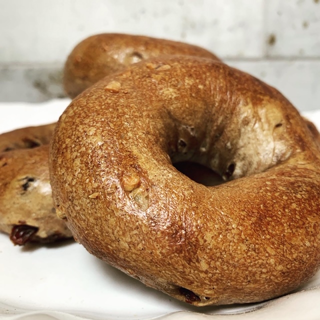 DeniseHebner's tweet photo. Learn how to make bagels, including gluten free, with step-by-step instructions. Download our free recipe booklet to become a bagel baking expert. https://t.co/kDaHFQh8kp
#bake #bagel #free #Recipe #hebnerfarmette #glutenfree https://t.co/EddFGLPjcx