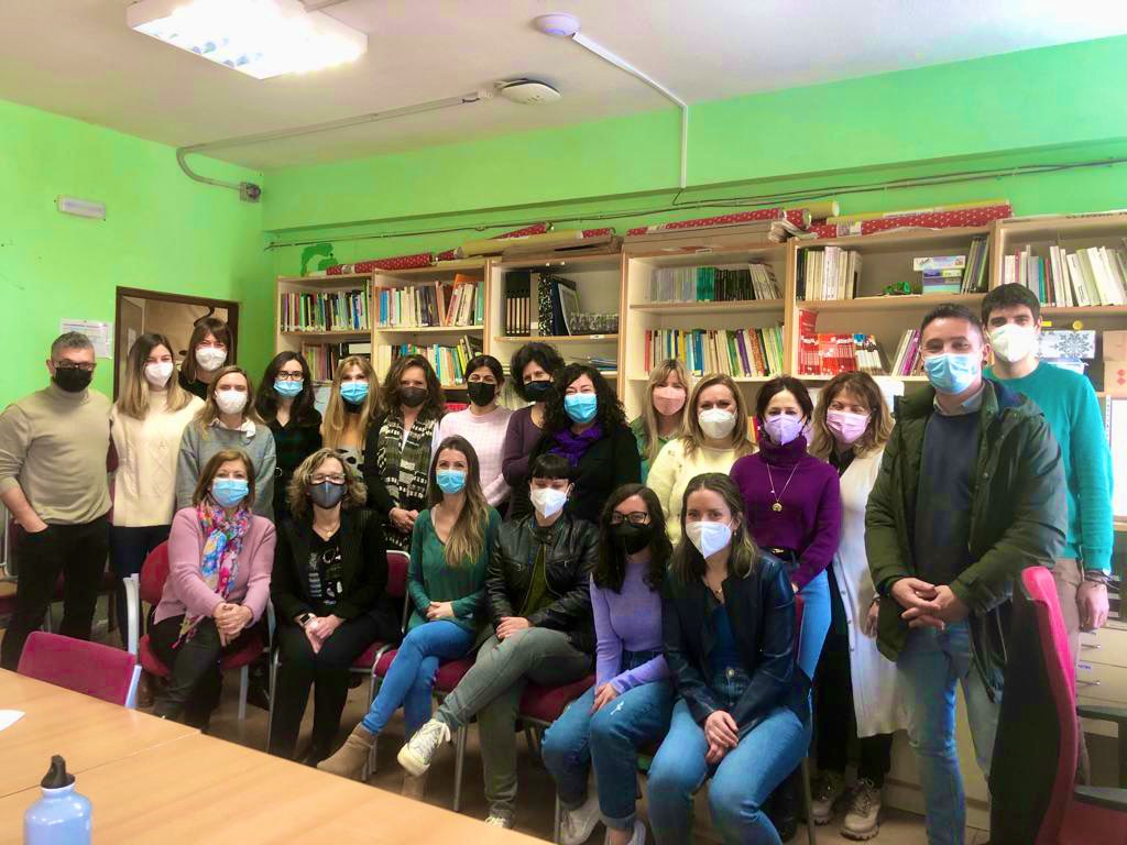 RaquelAnGi's tweet photo. Visitem la #UEOCastelló Un equip fantàstic!! Enhorabona a totes i cadascuna de les persones que treballeu per a construir i transformar. Gràcies a la direcció, als professionals d’àmbit i com no, a les coordinacions d’àmbit territorial 👏🏽💪🏽💜 https://t.co/vJKvSOxnsO