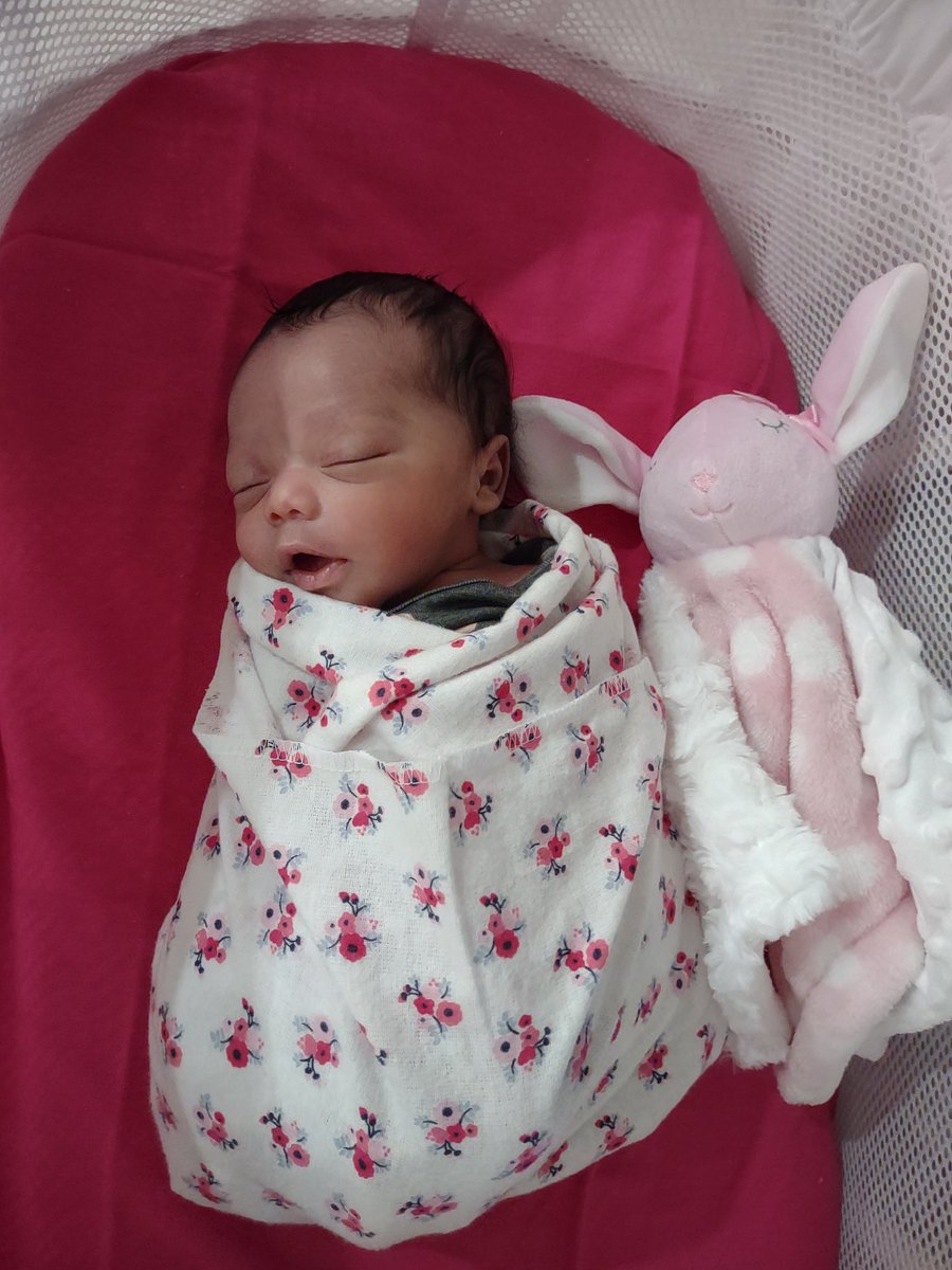 Misbluediamond's tweet photo. My sweet baby sleeping so peacefully I wish she would let me sleep😂😂 its worth it every moment with her🥰🤗 #babygirl #newmom #sleepybaby https://t.co/TV7iqnXzuk