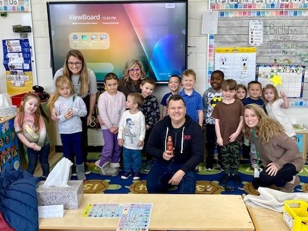 WKRQ's tweet photo. #SnackTimeWithTim @DaytonISDKY was AMAZING! @r8diotim asked the preschoolers about their favorite sounds and #DaylightSavingTime. Listen here: https://t.co/HV10NTEig1
Thanks to @DeweysPizza for amazing snacks! ๐ https://t.co/f5ZbkRhTQj