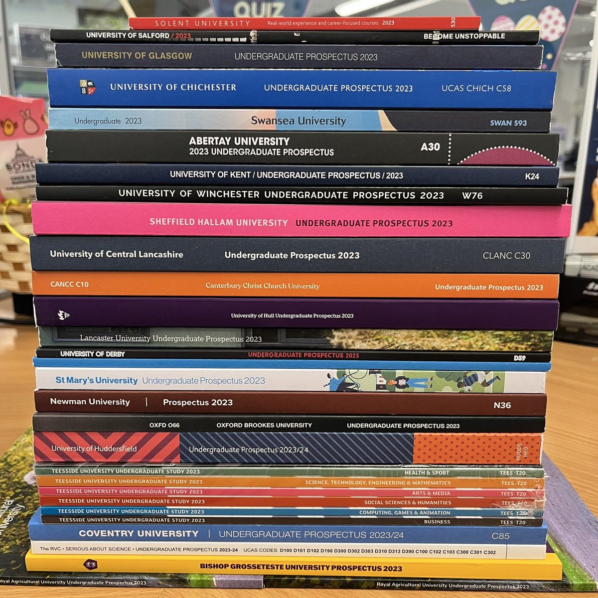 abbeygatelrc's tweet photo. Just arrived!!
We have just received nexts years university prospectuses for a range of universities. You can find these in the university and careers section of the LRC
👩🎓 👨🎓
#university #prospectuses #uniguide #careers #future #undegraduate #nextsteps @AbbeygateSFC https://t.co/HzjRjnNqcJ