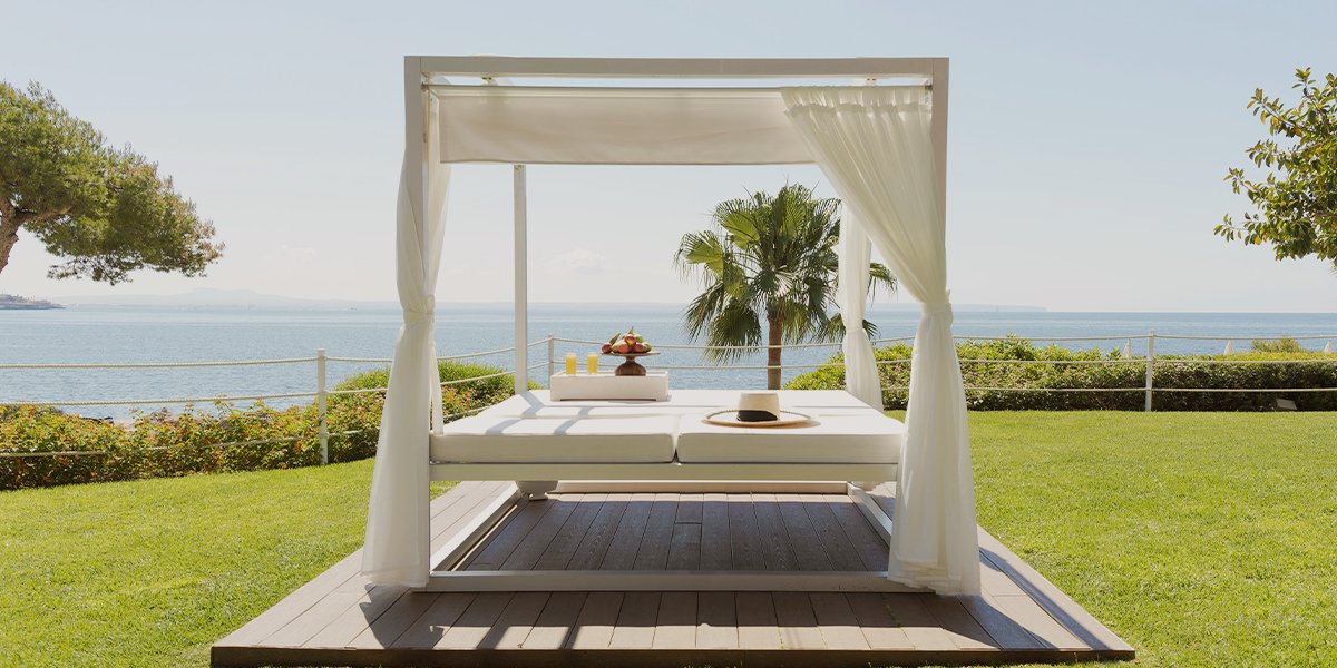 The unique experiences that are lived in our #hotel are everything you need on your next visit to Mallorca: a morning by the pool, a relaxing treatment in our #SpaByClarins or a boat trip along the #Mallorcan coast.

#ALifeWellLived