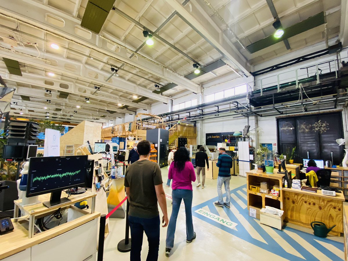 ErasmusAlberich's tweet photo. Today visit a Makerspace in Berlin #Steamcat @Escola_Alberich @BerlinMotionLab https://t.co/maVhTRDqPM
