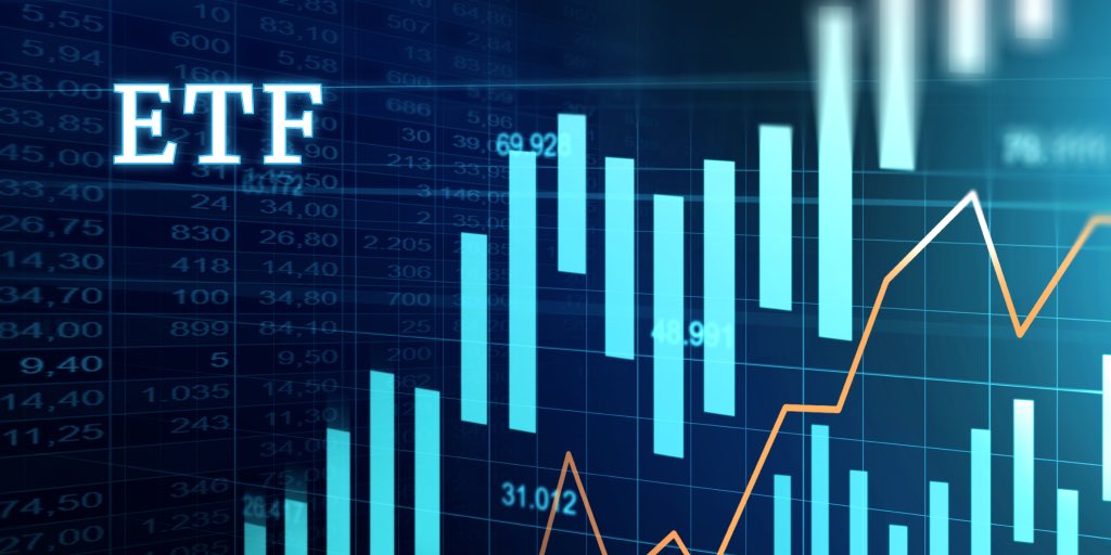 WCRUOfficial's tweet photo. There are many #ETFs out there today.
For example, #FXUS is a dollar-denominated investment #fund for US stocks. Its base contains the Solactive GBS United States Large&Hid Mid Cap Index NTR, which covers 85% of the US stock market. https://t.co/HosPtYp6Uj