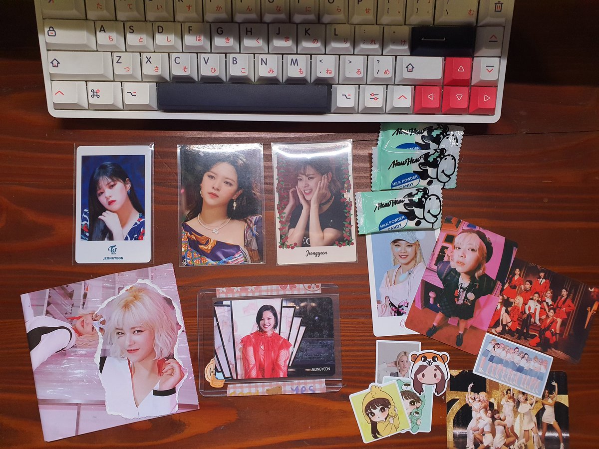 sanayeonluvs__'s tweet photo. #hellojyfeedback
received my jeongyeon shinhan set last weekend, thank you vv much @hellojeongyeon for packing this v safe and secure, also for the cute freebies. extremely happy w my purchase, thank you ulit !! 🤩😍🥳😭 https://t.co/Q2YEnjs6pl