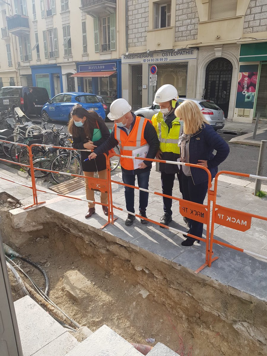 PasDassonville's tweet photo. #EnDirect
Visite terrain avec @AnneRamos06 pour contrôler les chantiers @enedis_coteazur sur le cœur de @VilleNice et tester la nouvelle application #smartchantier d’@ubiplace @esouraud 
Améliorer la qualité de nos travaux, un engagement fort auprès de la @MetropoleNCA https://t.co/72dmVXM3qn