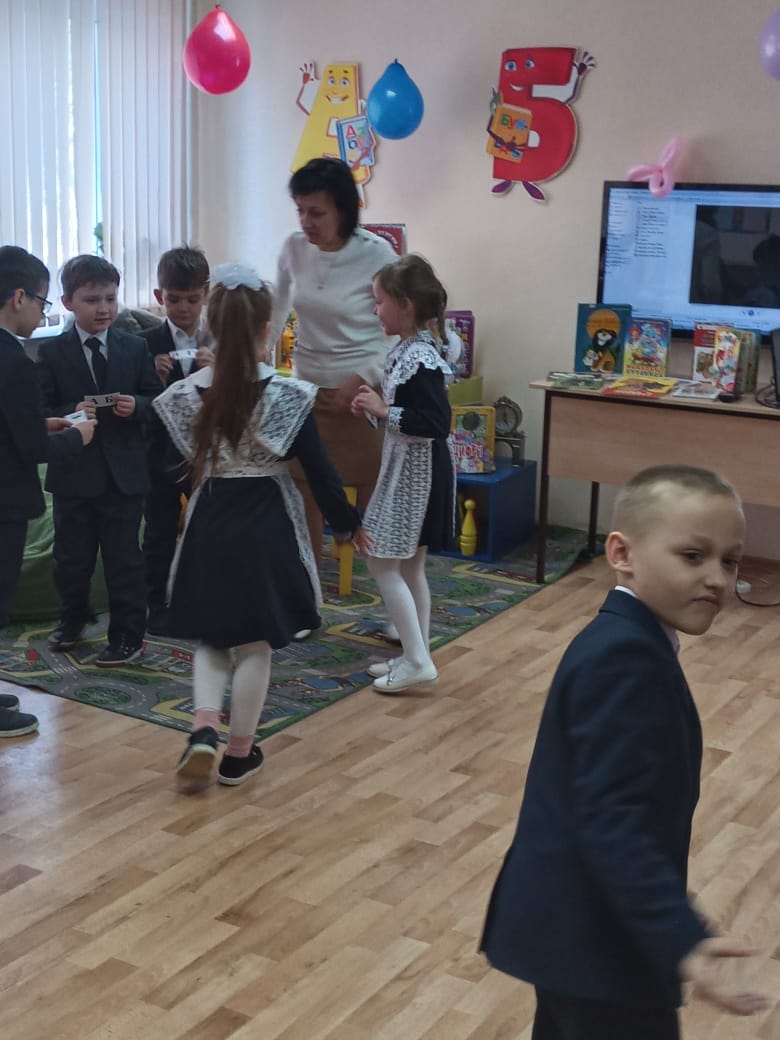 29Cbs29's tweet photo. #ЦБС Праздник "Прощание с Азбукой" для 1А класса МБОУ СОШ №12. https://t.co/O8ARsYeIRx