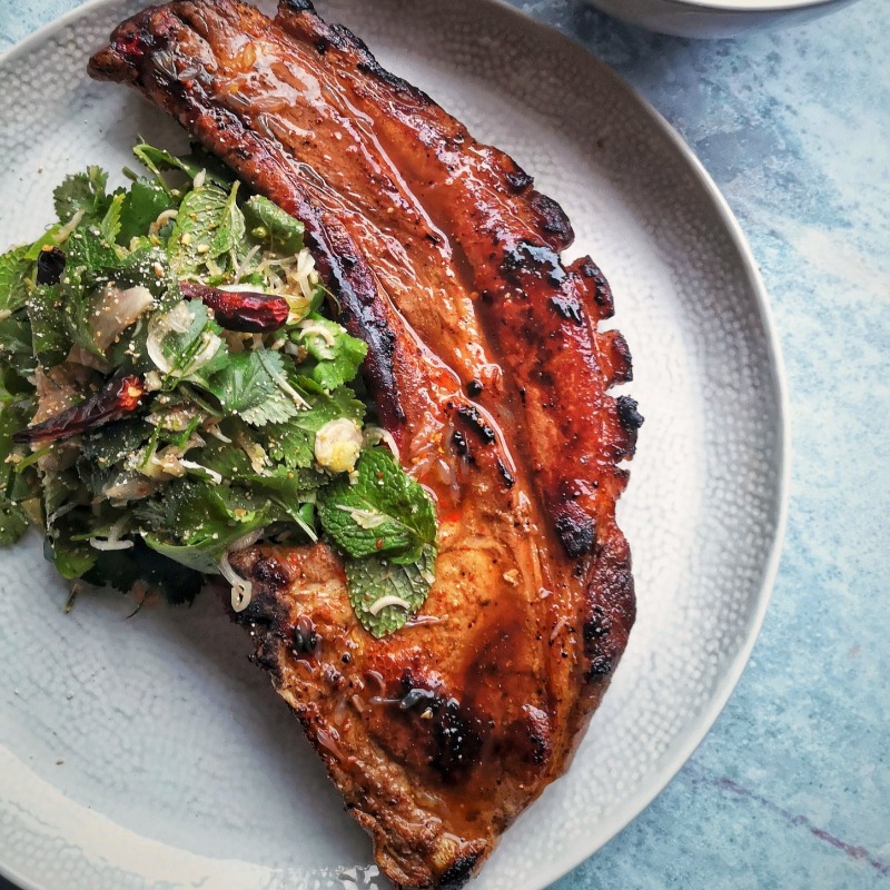 Porc_Blasus's tweet photo. We're looking back at the delicious recipes created for us by foodies and influencers during this year's #PorcWeek.
🥩porc tomahawks
🇦🇹porc schnitzel
🍩porc belly doughnuts
🥓bacon wrapped faggots
Try them yourself 👇 #tryporc