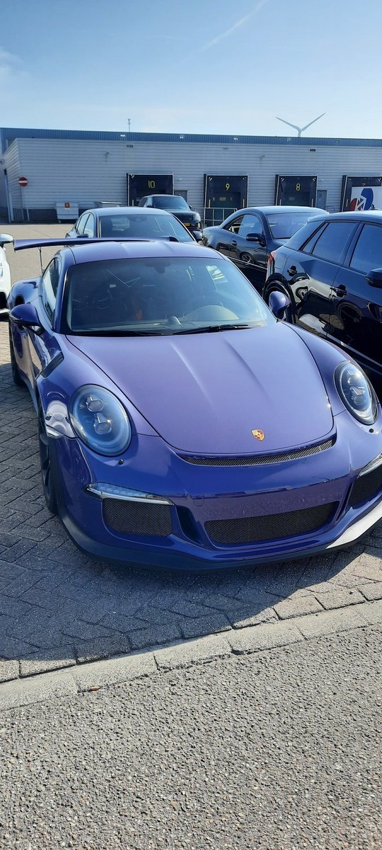 rallyjef3's tweet photo. Voor jullie gespot 😉
#hbest #Ferrari #Porsche https://t.co/dLT2U93BV6
