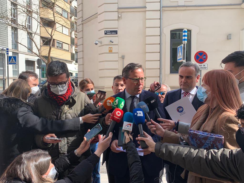 SerranoAlfonso's tweet photo. CUMPLIMOS. Denuncia presentada en la Fiscalía anticorrupción. Ahora veremos si la justicia es igual para todos o si el Gobierno usa la Fiscalía para perseguir a los adversarios. 326 millones de euros, 7 empresas, 12 contratos plagados de irregularidades del Gobierno de España. https://t.co/oOhxyS0BL8