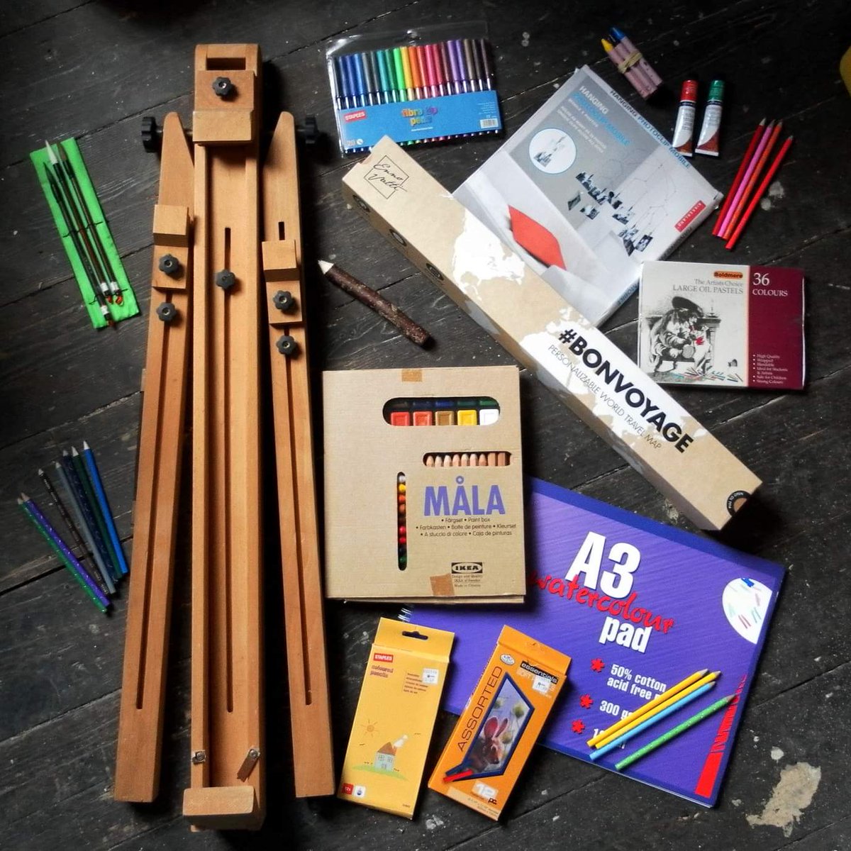 OxfamLincoln's tweet photo. Have art supplies that you are not using anymore?
Don't bin it, donate it!
We are in need of art supplies such as paint, pastels, sketchpads, brushes.
#weloveartsupplies
Donโt forget to #tagyourbag
Sign up to GiftAid today and your donations will earn a further 25% for Oxfam https://t.co/bWdEkCSYdz