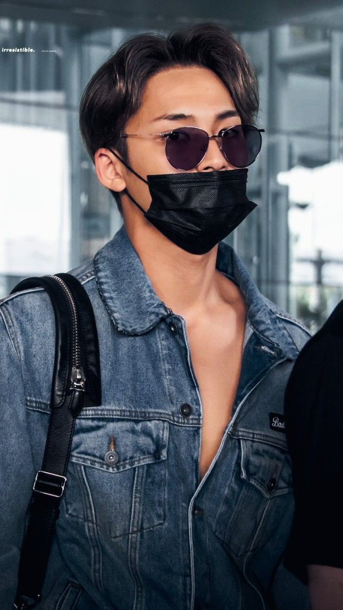 Carolin02253211's tweet photo. Kim Mingyu : Airport Fashiona thread : https://t.co/M0uGCMBYZb