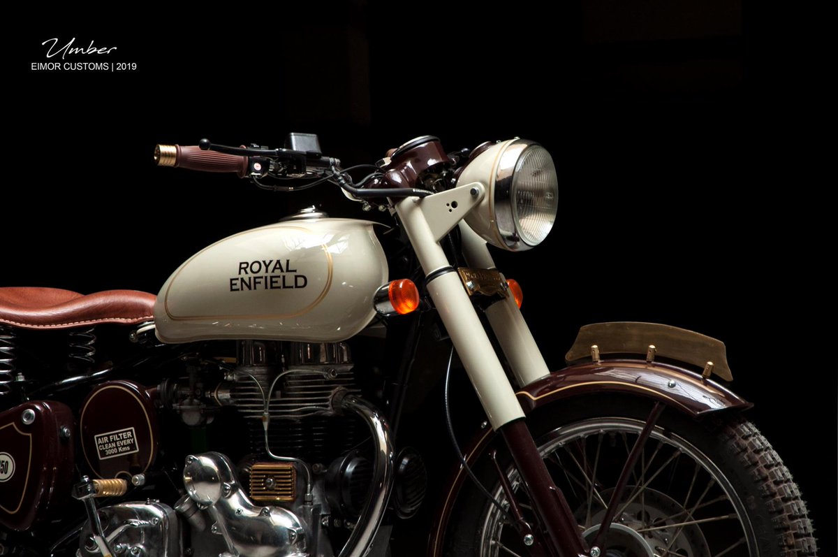 EimorCustoms's tweet photo. ~UMBER~ 
Custom made Royal Enfield old Standard.
The mix of this pearlescent white with dark yellowish-brown is like the flame moving from the core to the top .It brings out a certain warmth, that just can't be put in words!#handpainted #RoyalEnfield #makeinindia #modification https://t.co/uI2GBR2TZ5