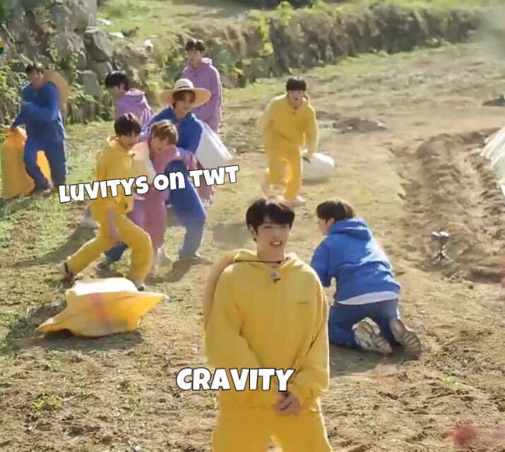 LlayyAhn's tweet photo. y are we panicking??!?😭😭😭 https://t.co/C1qXoOtDI3