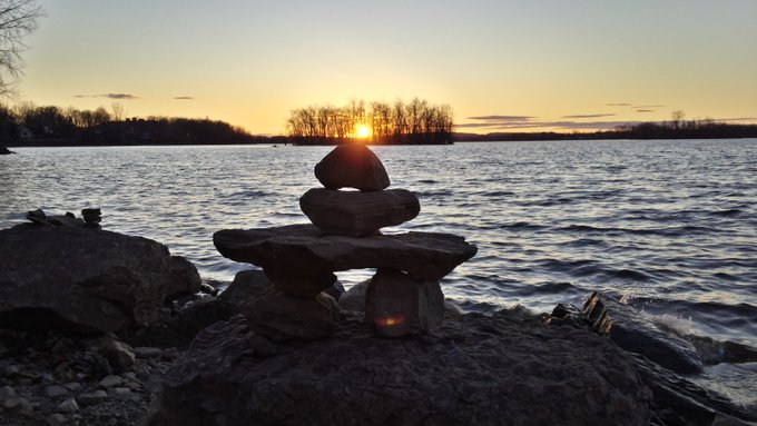 TexAlbert's tweet photo. Be in #awe & #wonder, nurturing #humility, #gratitude, #joy & #hope🙏#LookUp❣️Reverentially engage in #Communion4Unity, #CollaborativeSolidarity (i.e #Love in actions) for the #CommonGood, #CultureOfPeace & #EcologicalThrivability for generations present & yet to be born.
#Peace https://t.co/hDenwNTXaS