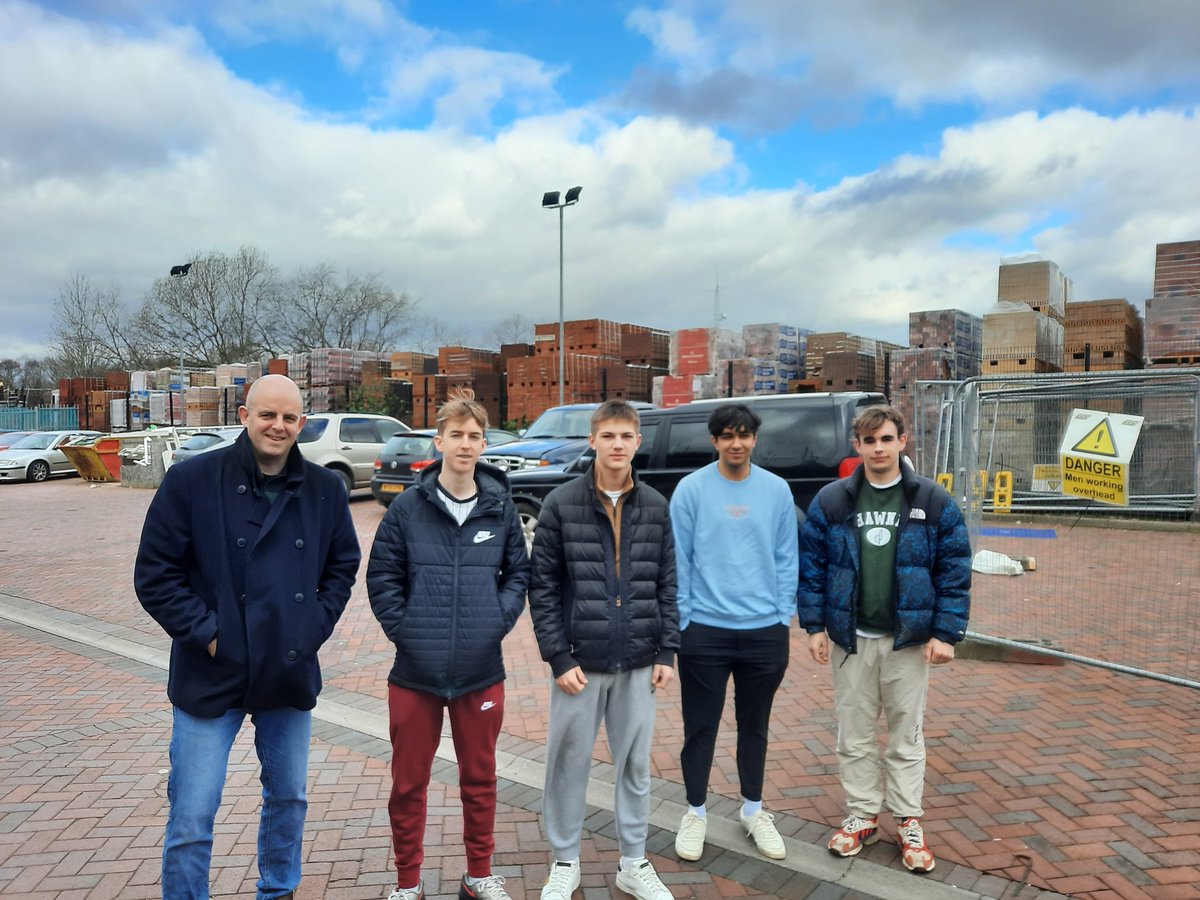 shrewsfutures's tweet photo. Testing problem solving and creativity @xscape_now with our @ILM_UK young leaders. See if you can work out the winning @ShrewsburySch team... #fieldday #seriousfun https://t.co/4SUUKSKLXf