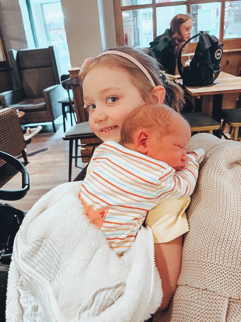 SLPhillips87's tweet photo. One very lucky Mummy 💕 @Rossbatty2 https://t.co/dGJVOXh8Xn