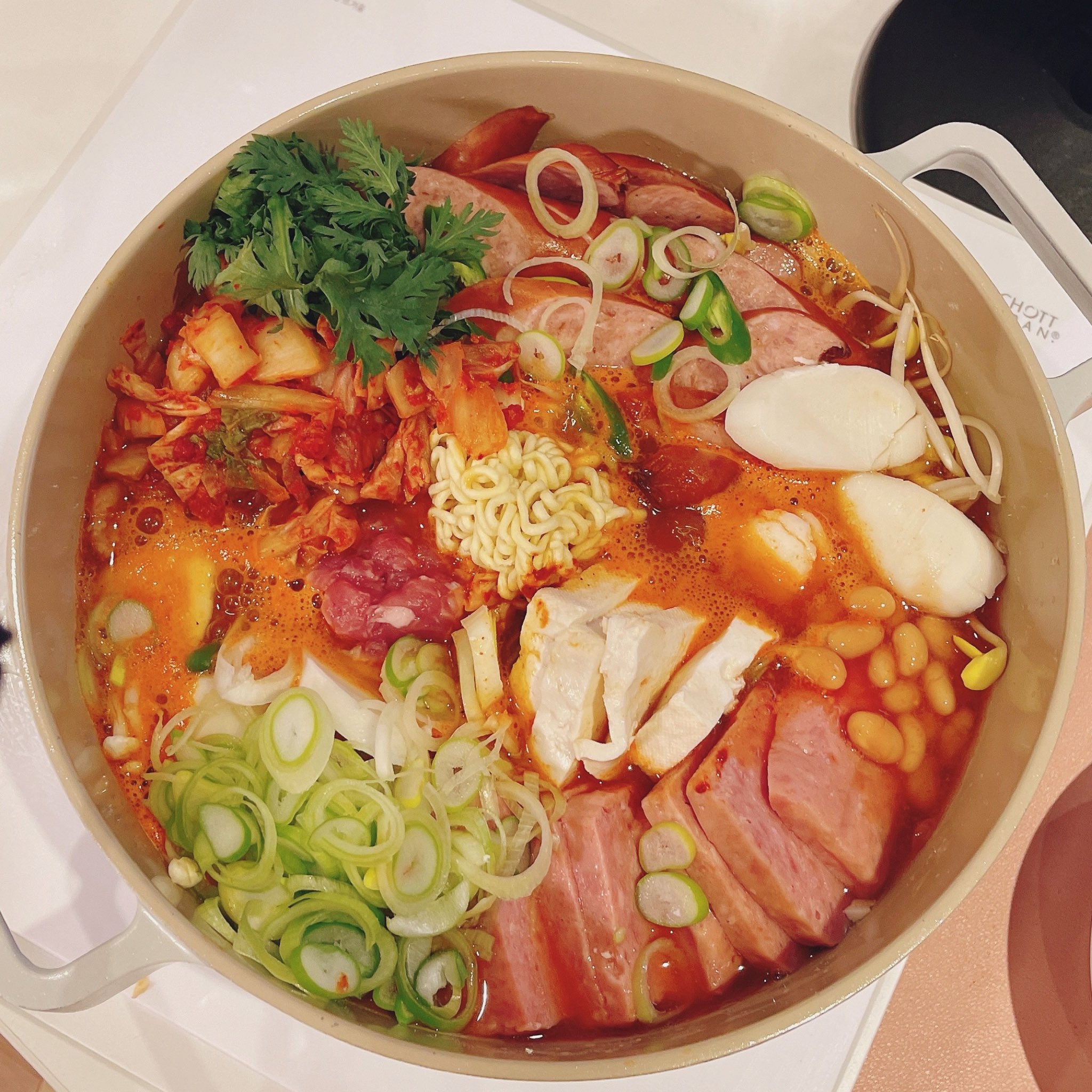 Twitter 上的 あやみ 新刊委託中 前作った韓国料理のプデチゲ 辛くて美味しかったです Spam好きな方は是非是非試してほしい 料理 Cooking 辛い 熱い プデチゲ Spam Budae Jjigae Army Stew あやみ T Co Xz6yrfslpi Youtubeより な